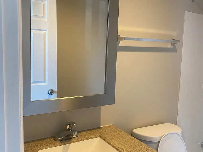 Capitol View Apartments — Photo 28