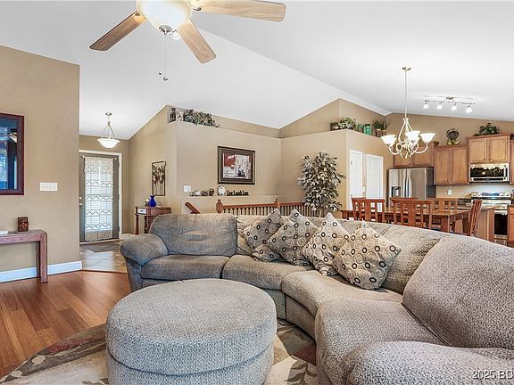 5th image of 17832 Maplewood Cir