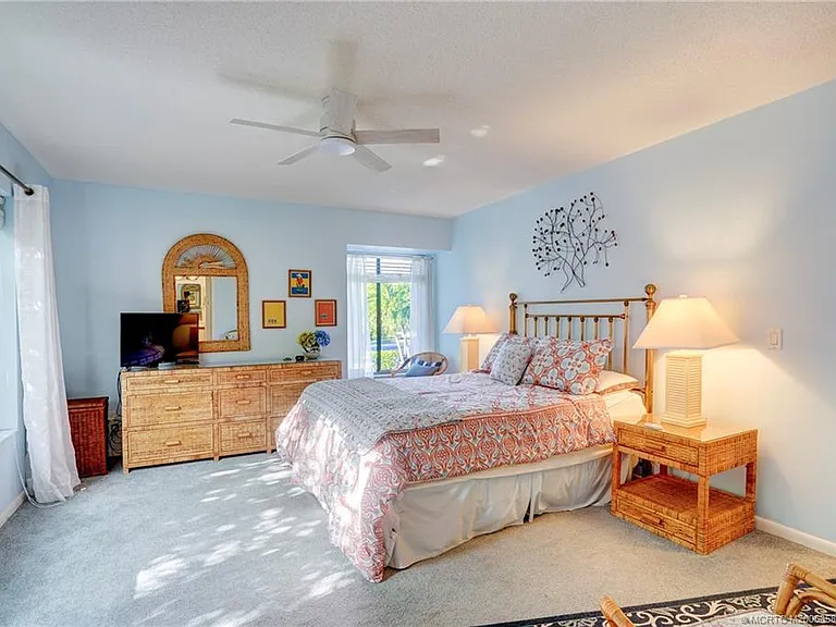 233 NE Edgewater Dr #204 — Photo 30