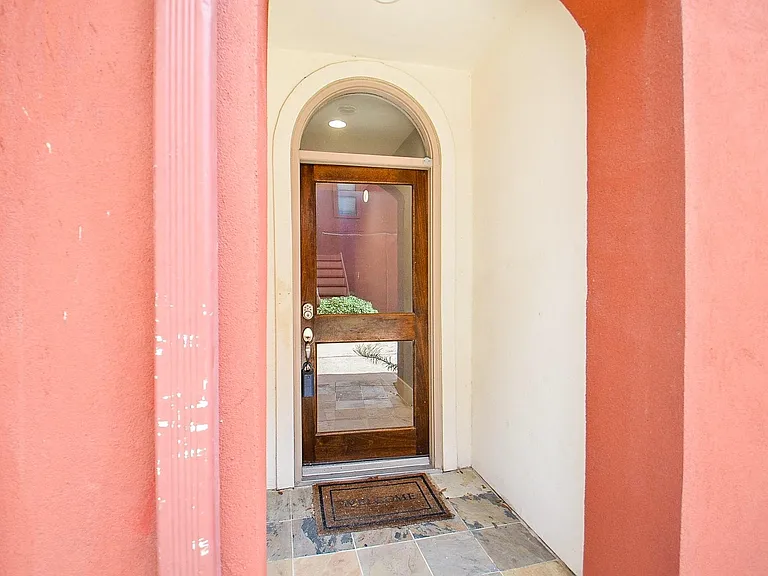 408 Parker St — Photo 2
