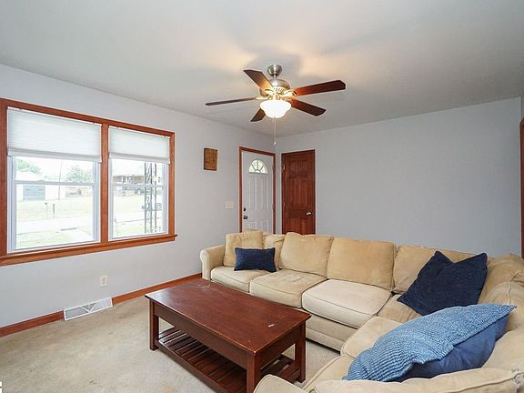 4th image of 115 Salem Ct