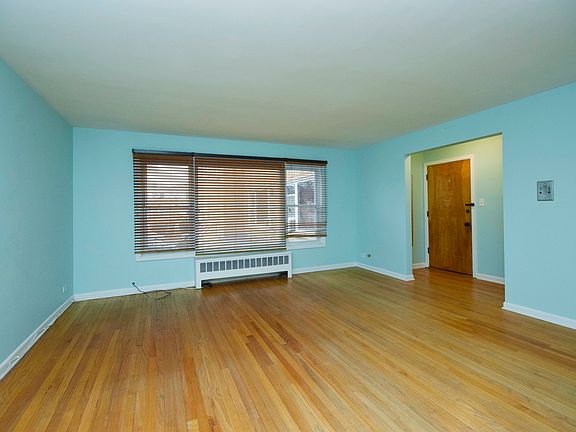 5th image of 6817 N Northwest Hwy #2