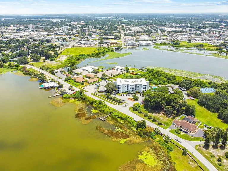 Lakeshore Club — Photo 14
