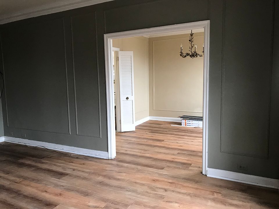 Entrance from the living room to the Dining room. 
Living room: 18ft x 22ft
Dining room: 12ft x 14ft