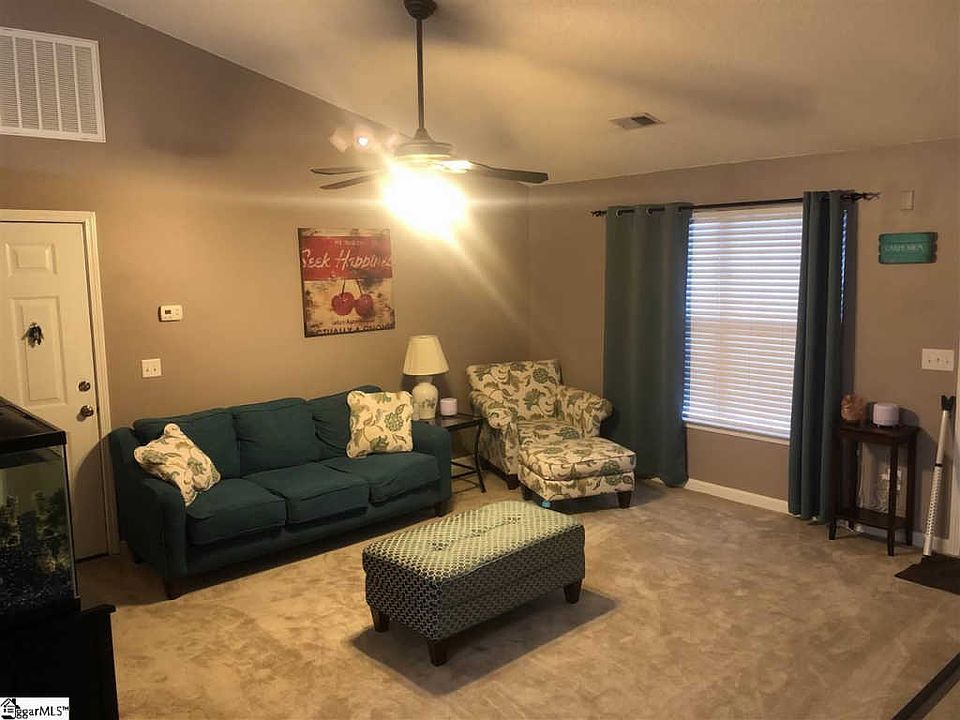 2nd image of 207 Grape Arbor Ln