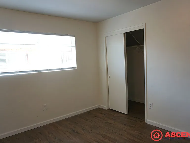 914 Quincy Street — Photo 8