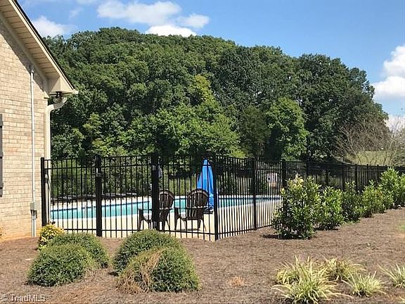 5th image of 103 Cobblestone Walk Dr