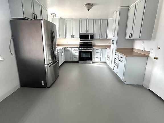 4th image of 73835 Manana Dr