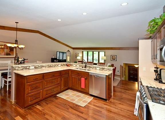 4th image of 6490 Deerwood Ln N