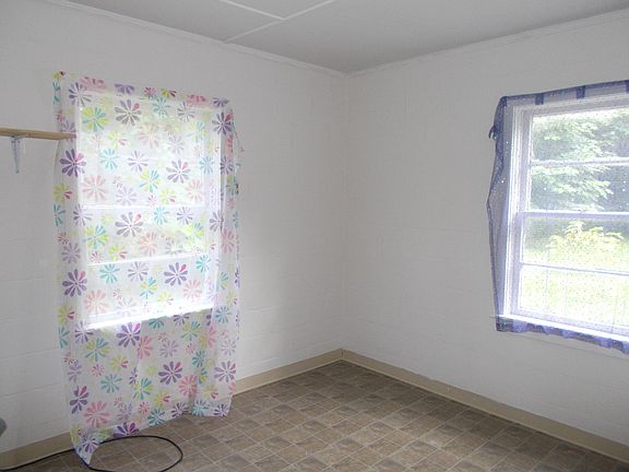 5th image of 606 NE 31st St