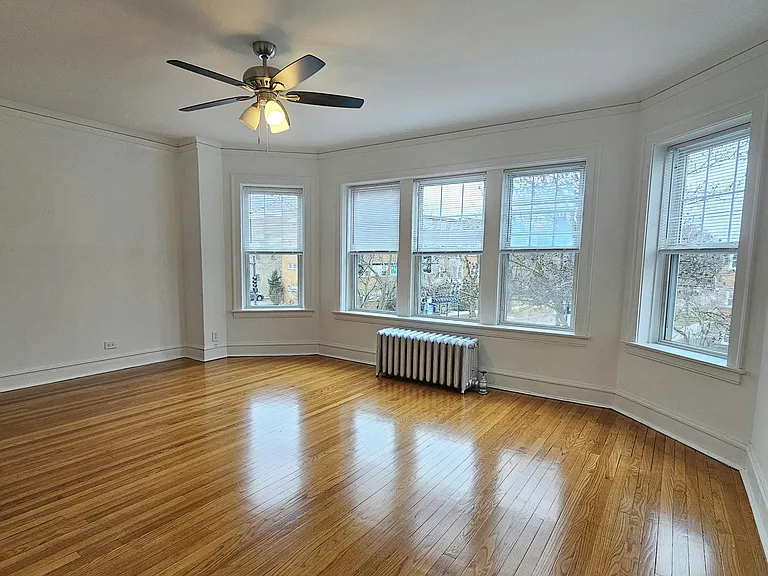 7005 N Ridge Blvd #2W — Photo 9