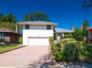 18 Pinetree Rd, Westbury, NY 11590