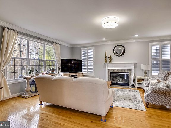 5th image of 611 Cypress Ln