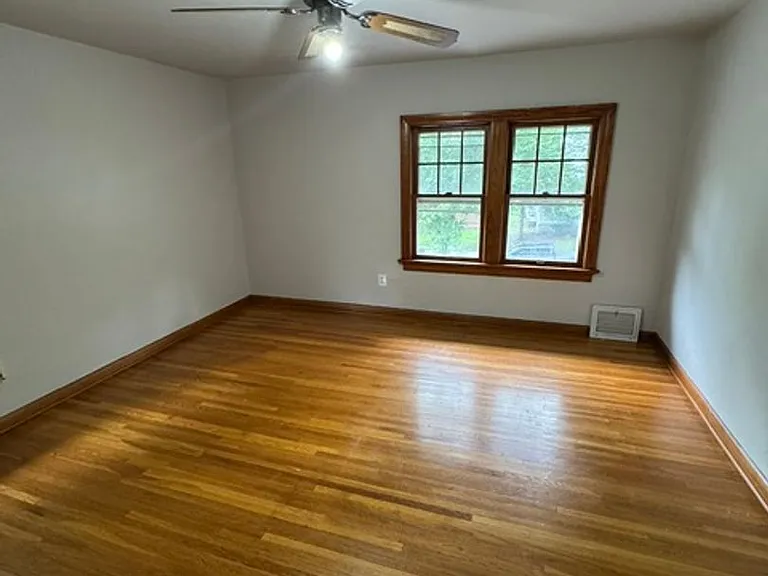 3008 Hoagland Ave — Photo 5