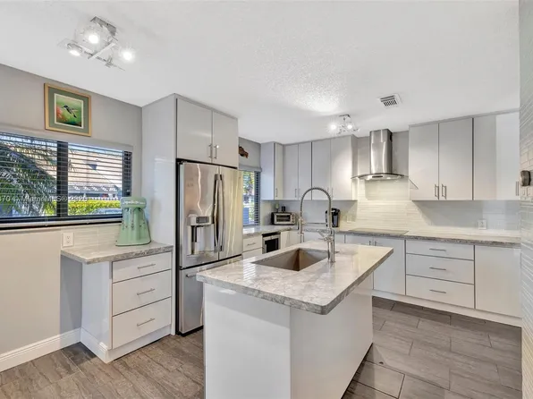 1662 N 14th Ter, Hollywood, FL 33020