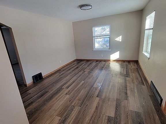 5th image of 708 Burr Oak Ave