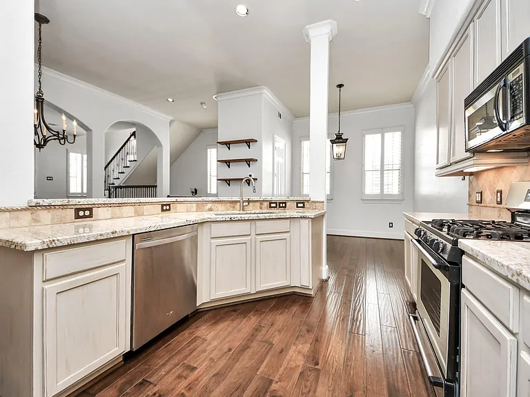 710 Jackson Hill St — Photo 12