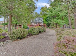 77 Roamingwood Rd, Lake Ariel, PA 18436