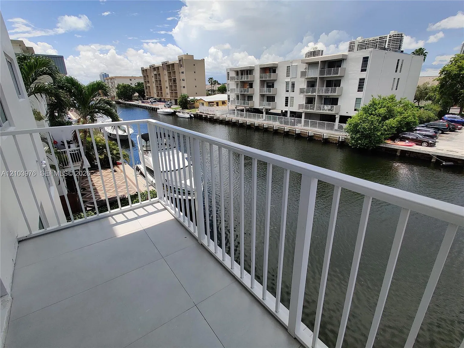 Enclave Shores Condo — Photo 4