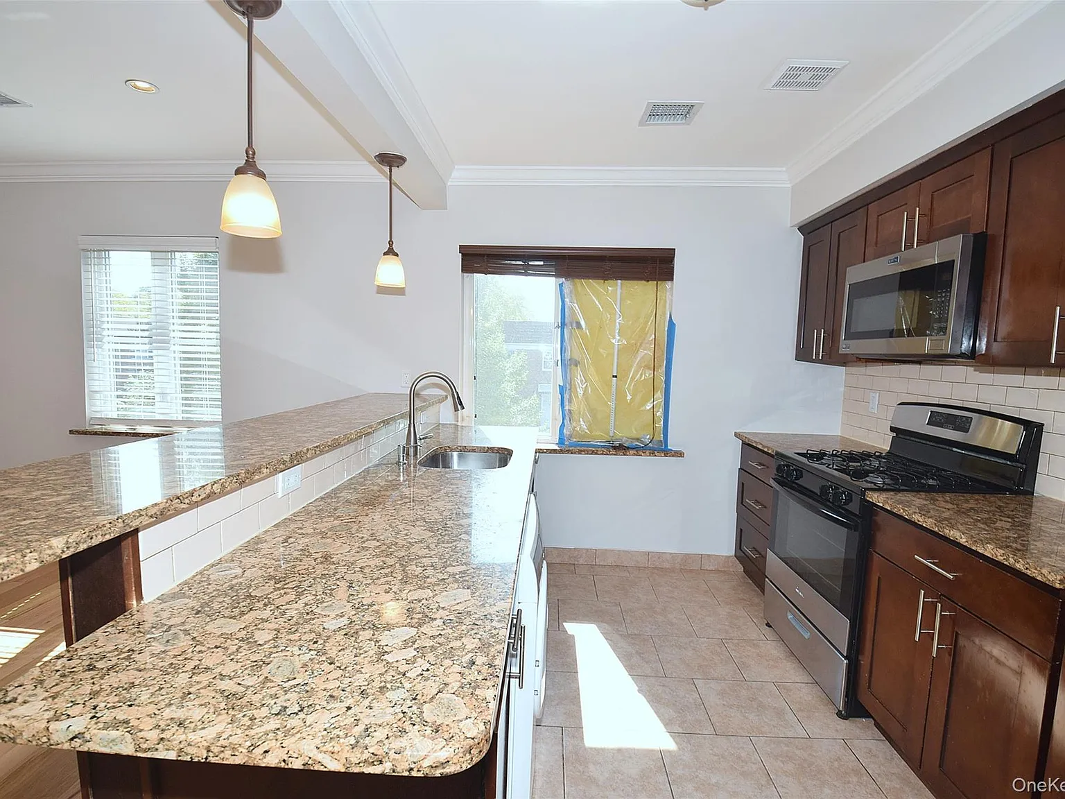 2 bed, 1.0 bath, 1848 sqft, $3,300 — Photo 4