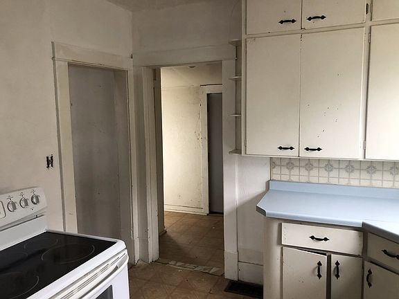 3rd image of 206 2nd Ave E