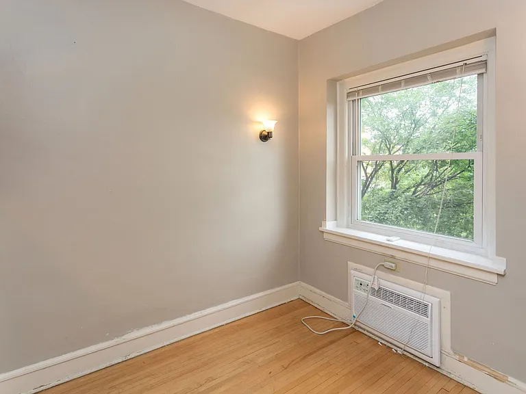 125 Oak Grove St — Photo 4