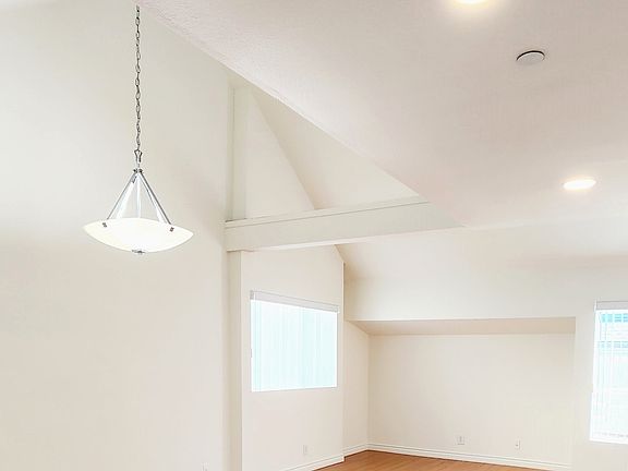3rd image of 1141 N Columbus Ave #U1006