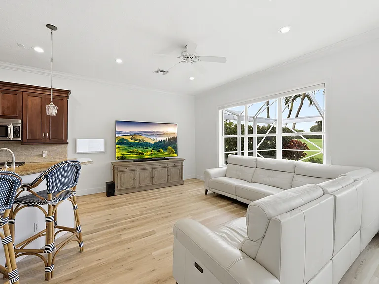 2 Monterey Pointe Dr — Photo 10