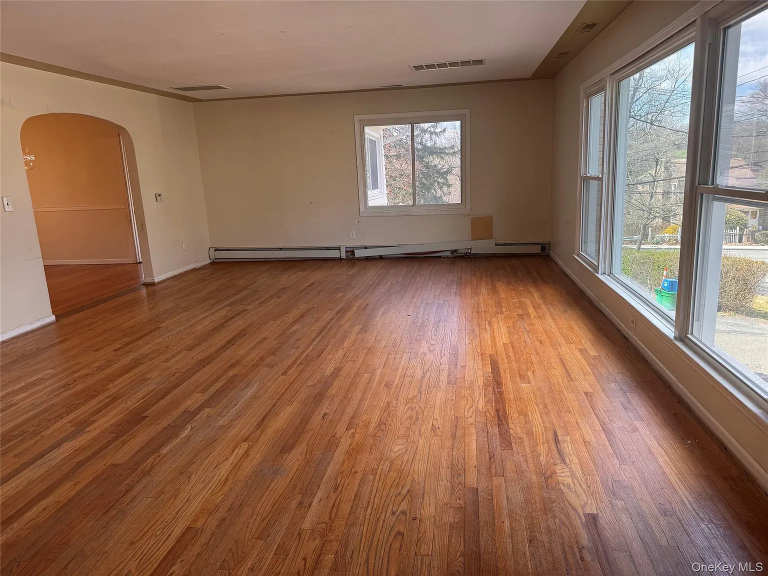 5 bed, 3.5 bath, 3615 sqft, $4,300 — Photo 3