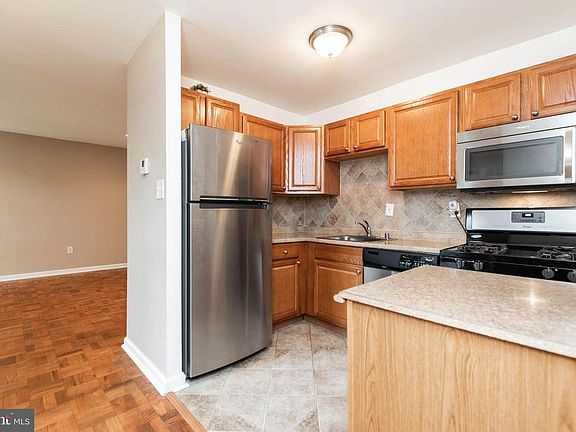 3rd image of 7475 Little River Tpke APT 204