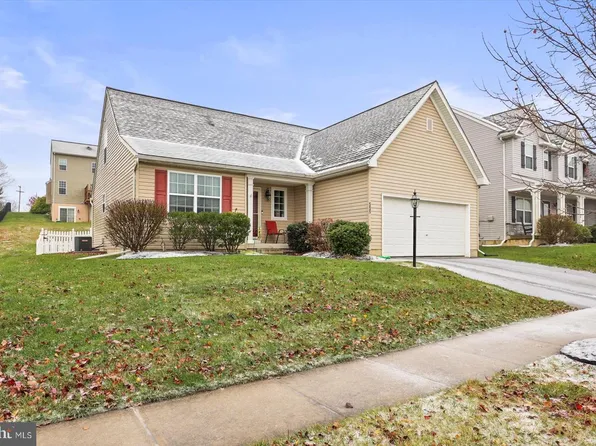 555 Countryside Rd, Seven Valleys, PA 17360