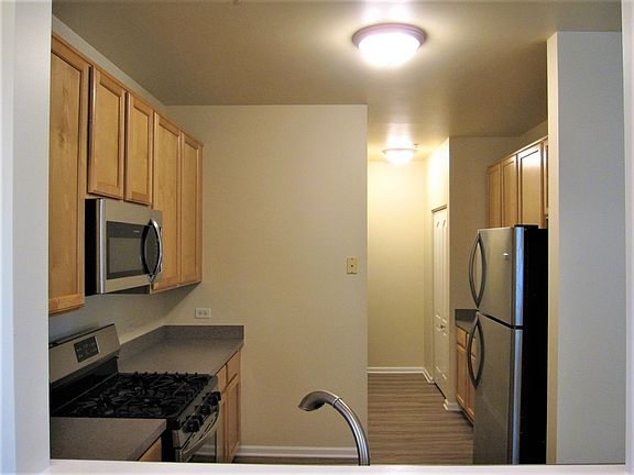 4th image of 1221 Brookdale Dr #1221
