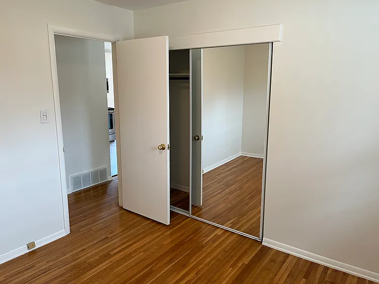 3605 Martin Dr — Photo 24