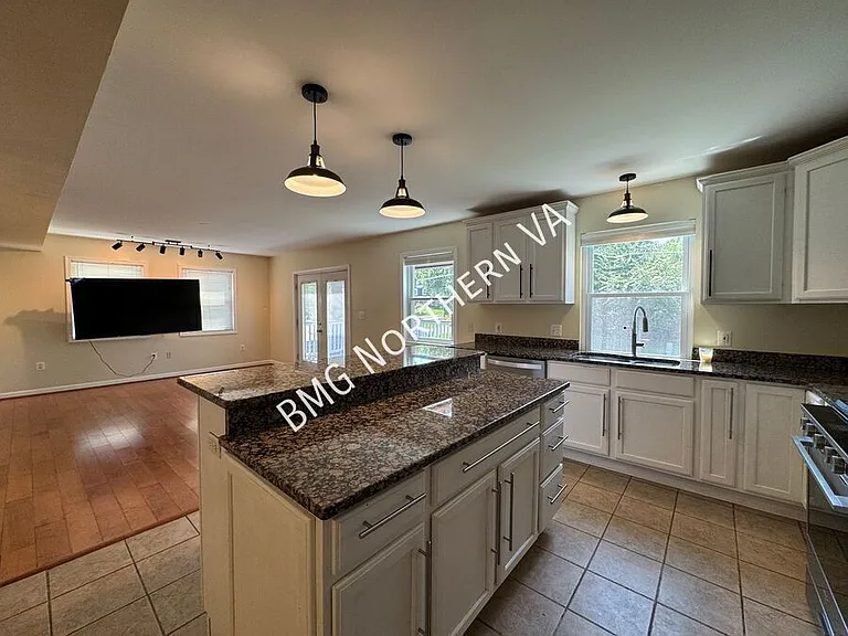 1909 Rollins Dr — Photo 18