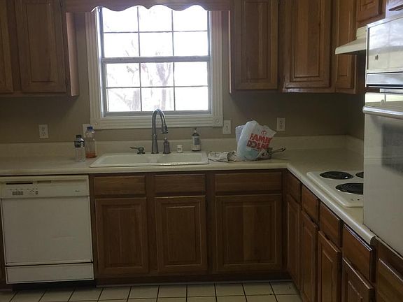 4th image of 118 Charles Thomas Blvd