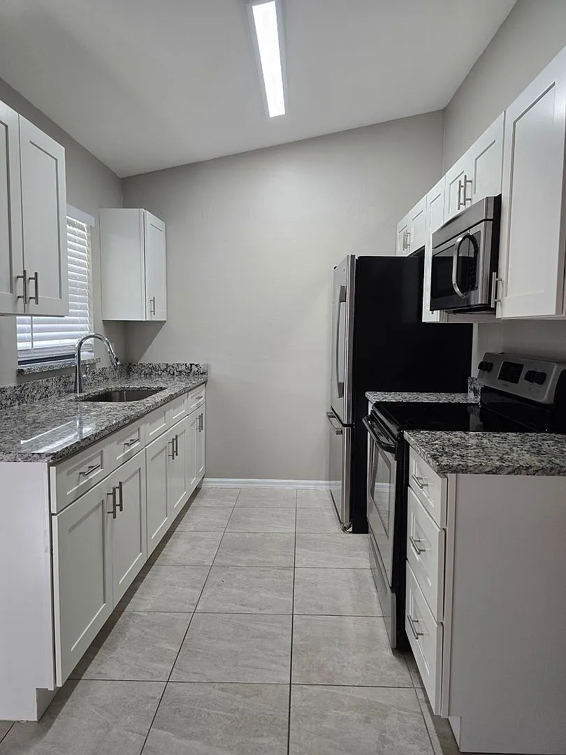 Large 1 Bedroom Apartment for Rent — Photo 3