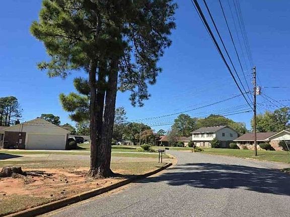 Exterior Neighborhood (street photo)