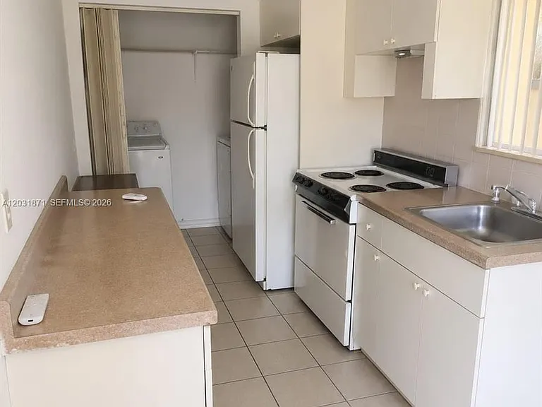 8935 SW 28th St #8935 — Photo 5