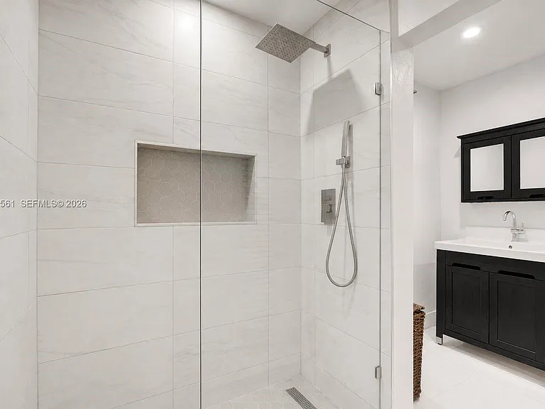 2220 NE 204th St — Photo 23