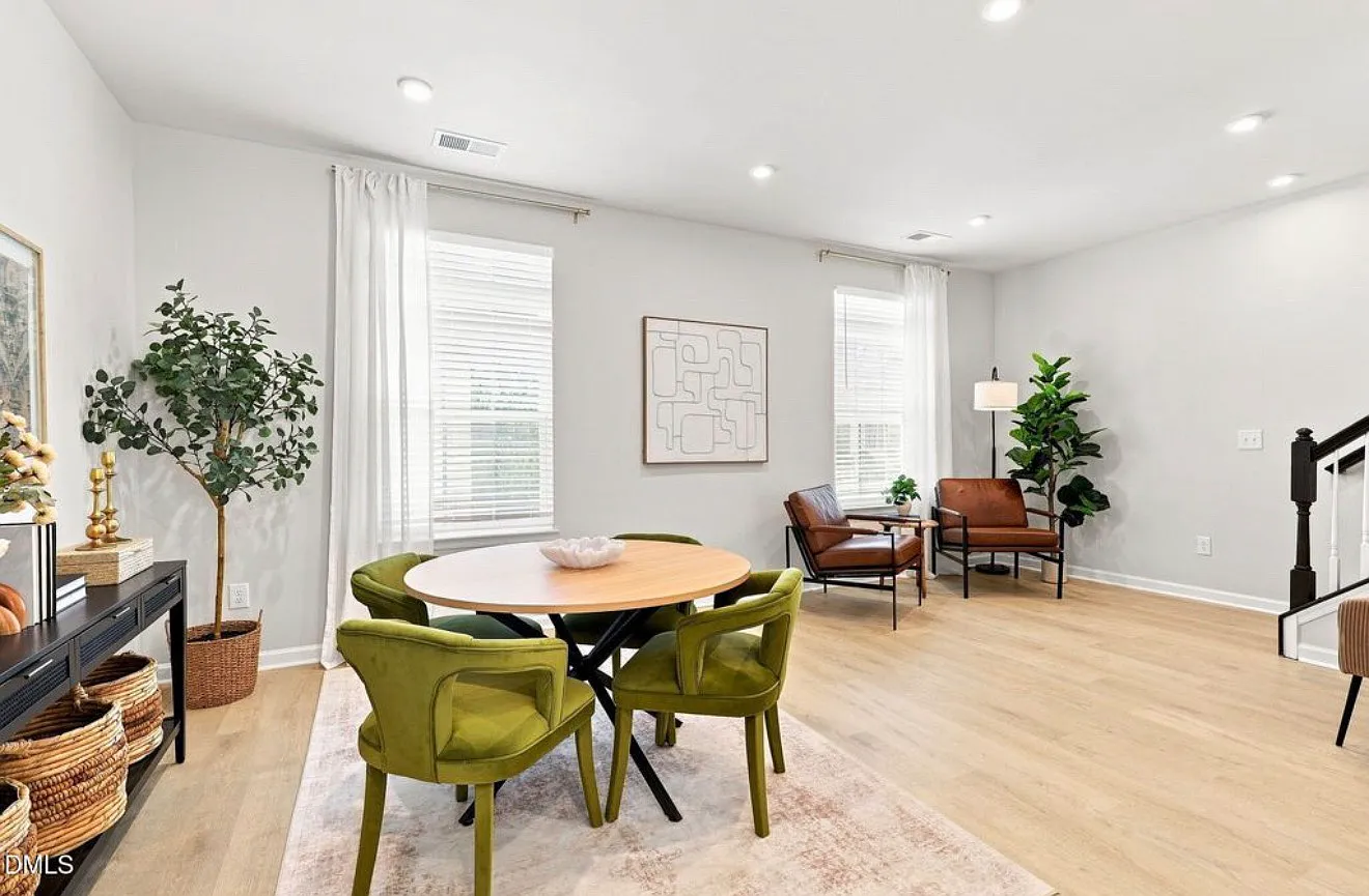 3 bed, 3.5 bath, 2217 sqft, $2,600 — Photo 1