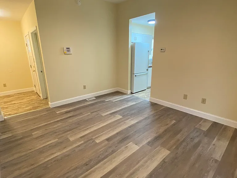 1445 Hunter Ave — Photo 12