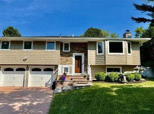 12 Frazer Ct, Greenlawn, NY 11740