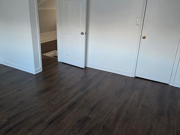 5th image of 129 Hobart Ave #1