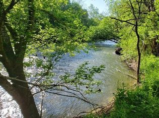 114 Red Oak Ln, Max Meadows, VA 24360