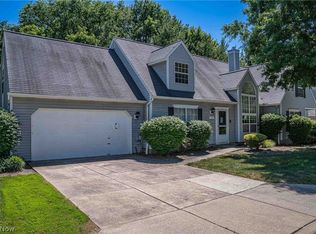 3368 Bristol Ln, Cuyahoga Falls, OH 44223