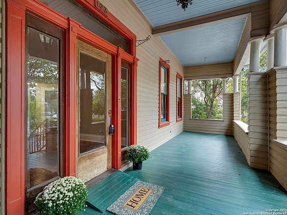 5th image of 123 E MISTLETOE AVE
