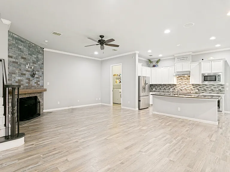 2450 Sunderland Ln — Photo 7