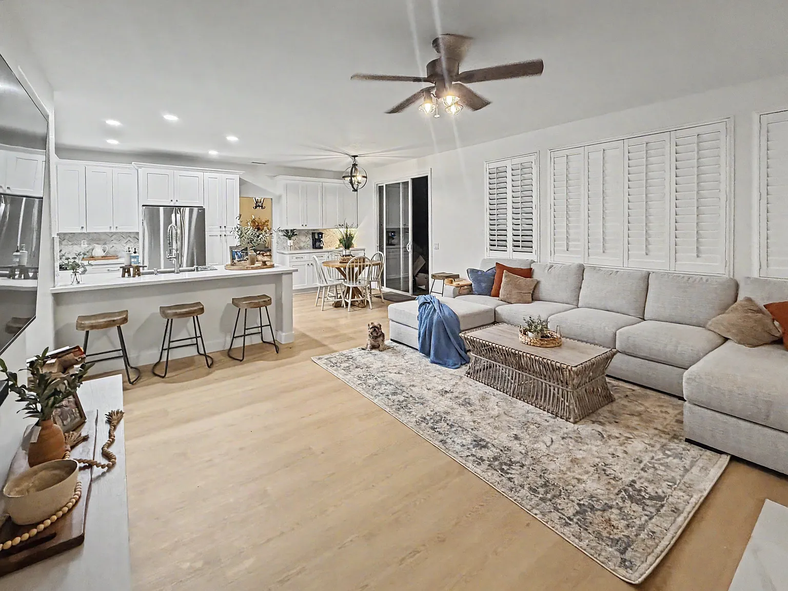 5 bed, 2516 sqft, $7,500 — Photo 4