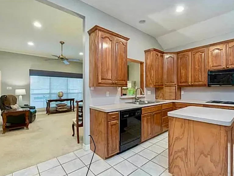 815 Montreal Dr — Photo 12