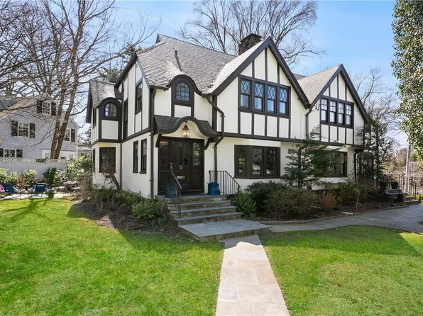 2 Woodland Avenue, Bronxville, NY 10708